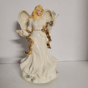 ANGEL STATUE MUSIC BOX. 9.5 IN TALL MADE OF PORCELAIN Exquisite. Unsigned.